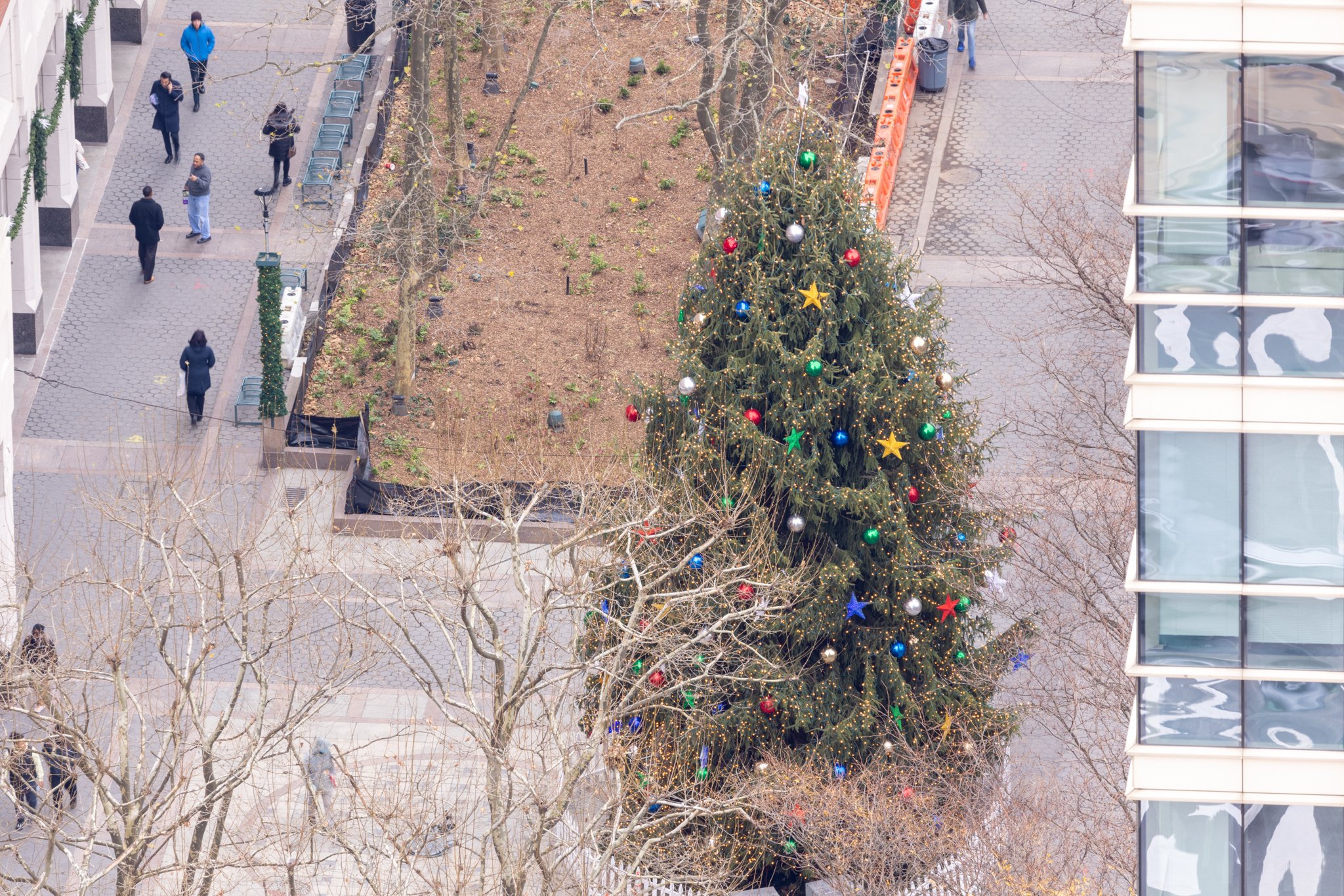 A Christmas tree at Brooklyn Commons photographed at 403mm