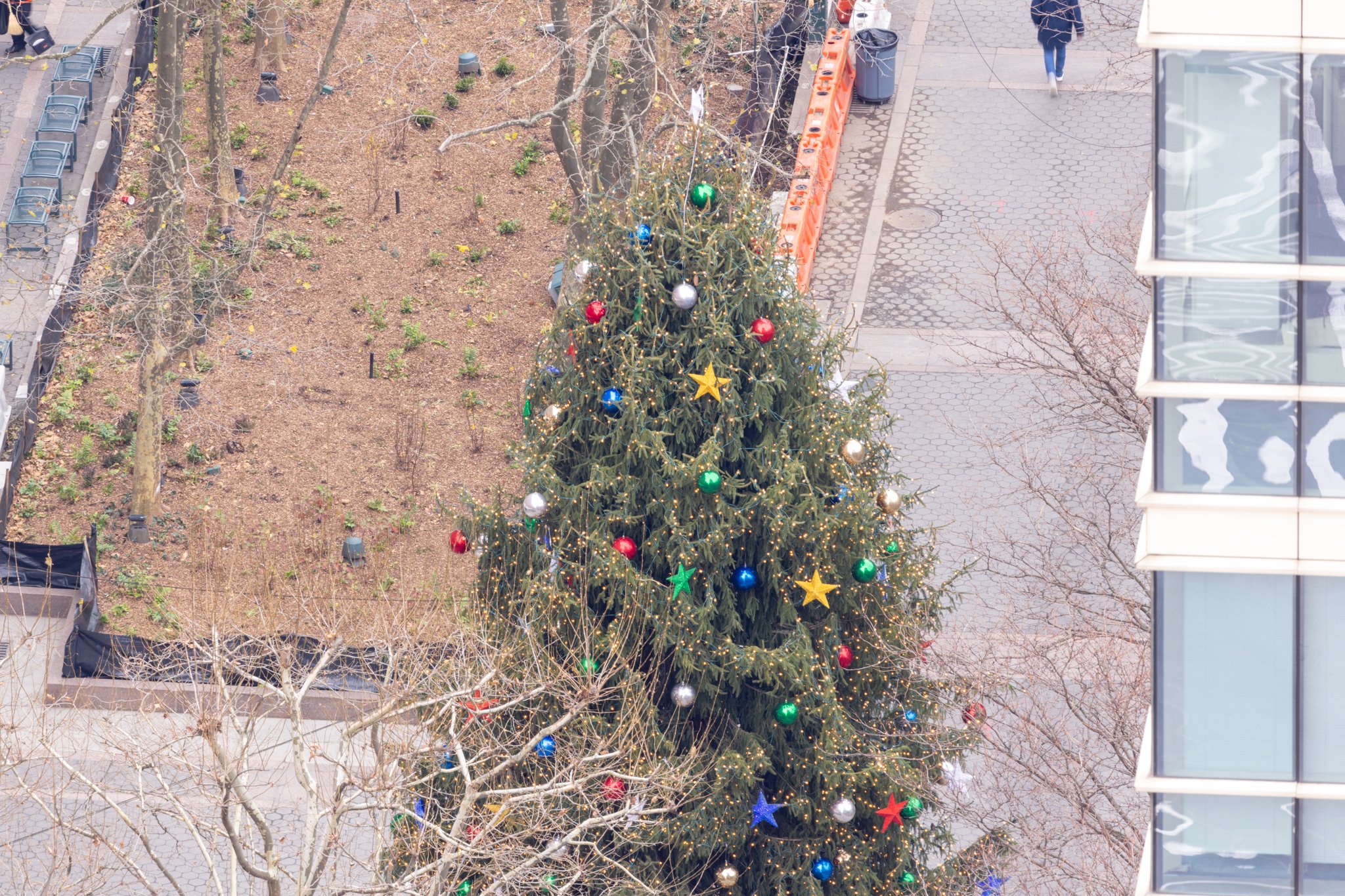 A Christmas tree at Brooklyn Commons photographed at 600mm